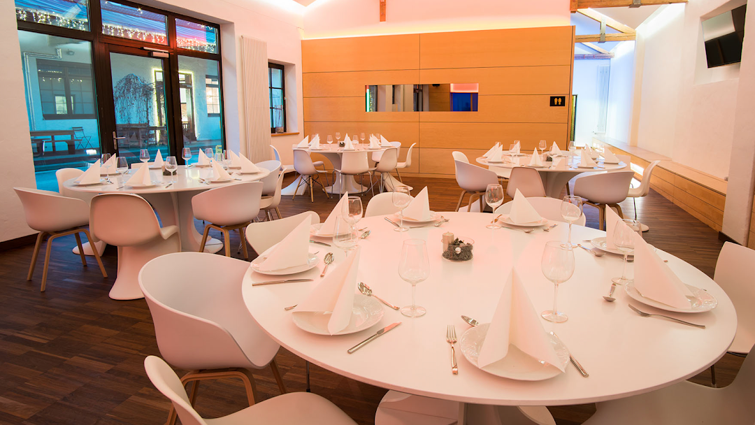 Dinner seating arrangement