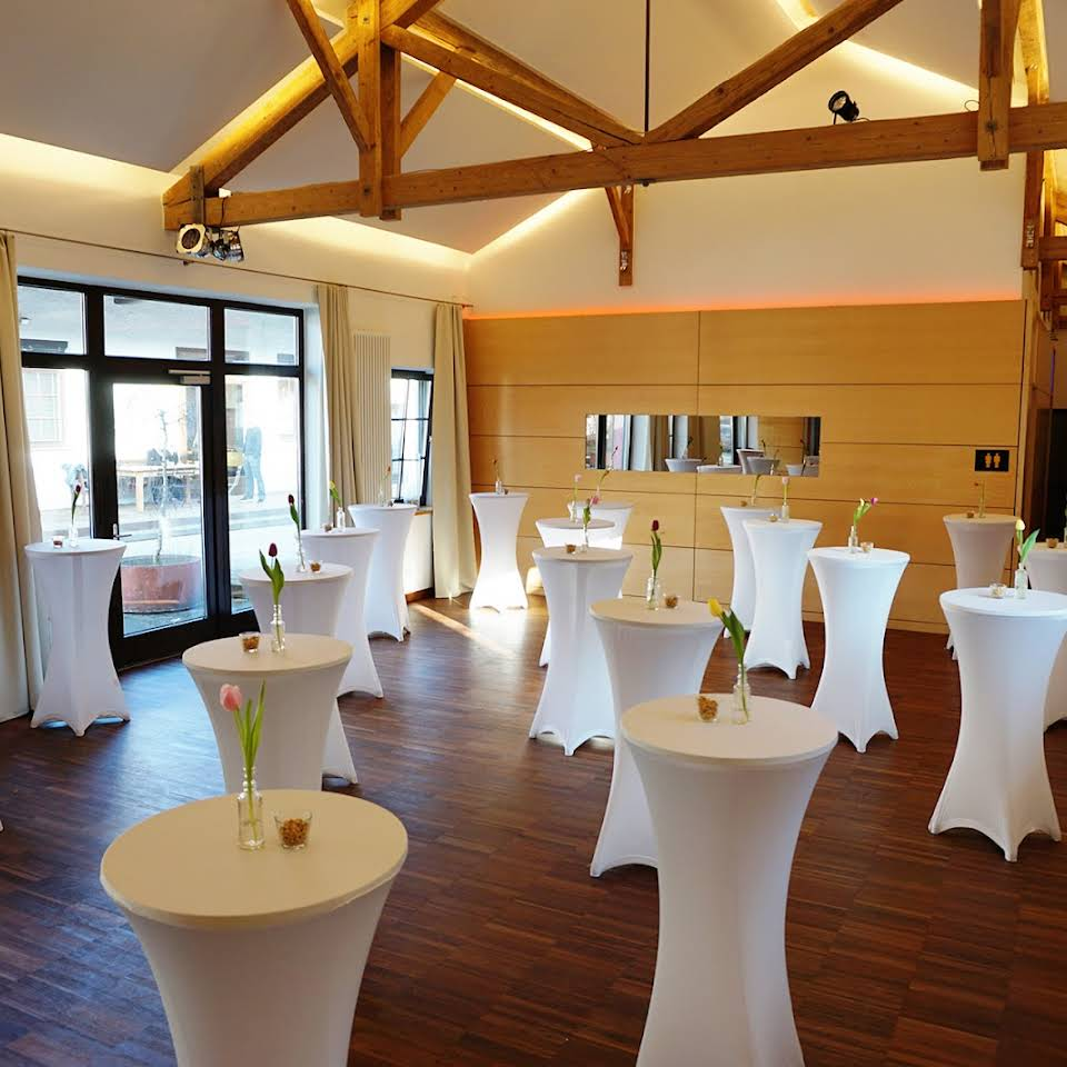 Standing seating arrangement